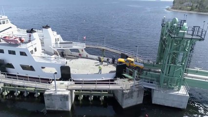 Il plante sa voiture sur la rampe du Ferry !! Bien joué...