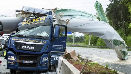 Lorry crushed by giant wind turbine blade in Germany