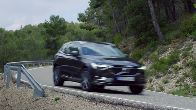 2018 New Volvo XC60 T6 Denim Blue Driving Video