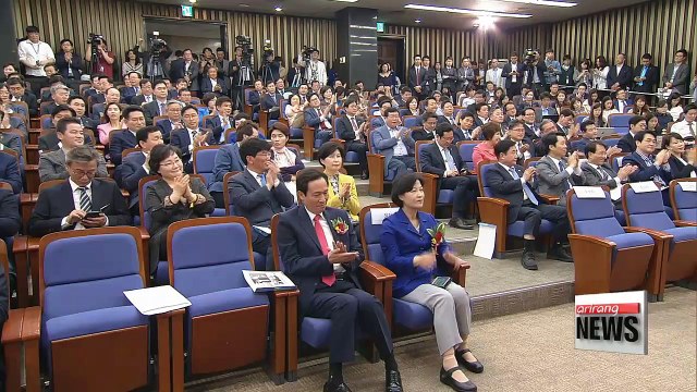 Two political parties pick their new floor leaders