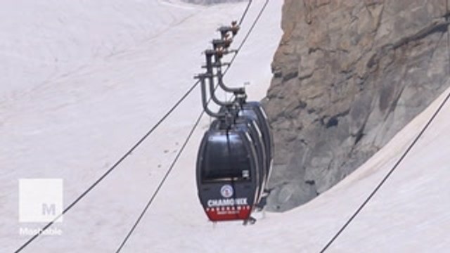Rescue mission saves more than 100 tourists trapped in cable cars