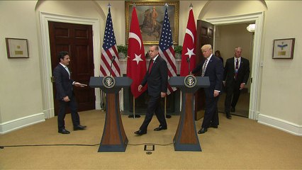 Trump défend le partage d'informations face au terrorisme