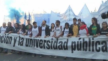 Docentes universitarios de Argentina se manifiestan en defensa de la educación pública