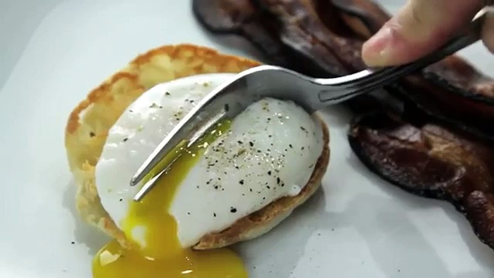 ⁣Best Breakfast Recipes How To Poach Eggs - HEALTHYFOOD