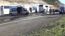 Elazığ'da Otobüs Tıra Arkadan Çarptı 1 Ölü 20