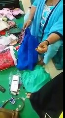 خادمة تسرق مجوهرات وأموال وتخفيها بأماكن غريبة في ملابسها