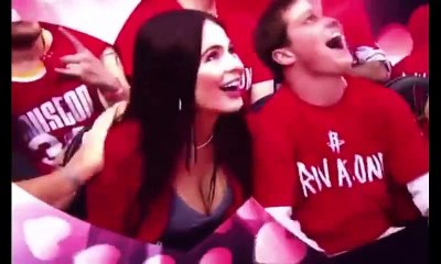 Il l'attendait son bisous sur la bouche... Bah il ne l'aura pas... Friend Zone!!!!