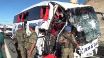 Elazığ' da Kaza Otobüs Tıra Arkadan Çarptı 1 Ölü 20 Yaralı- Ek Görüntülerle