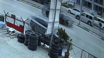 Kamyonun Çarptığı Vatandaş Havaya Böyle Uçtu