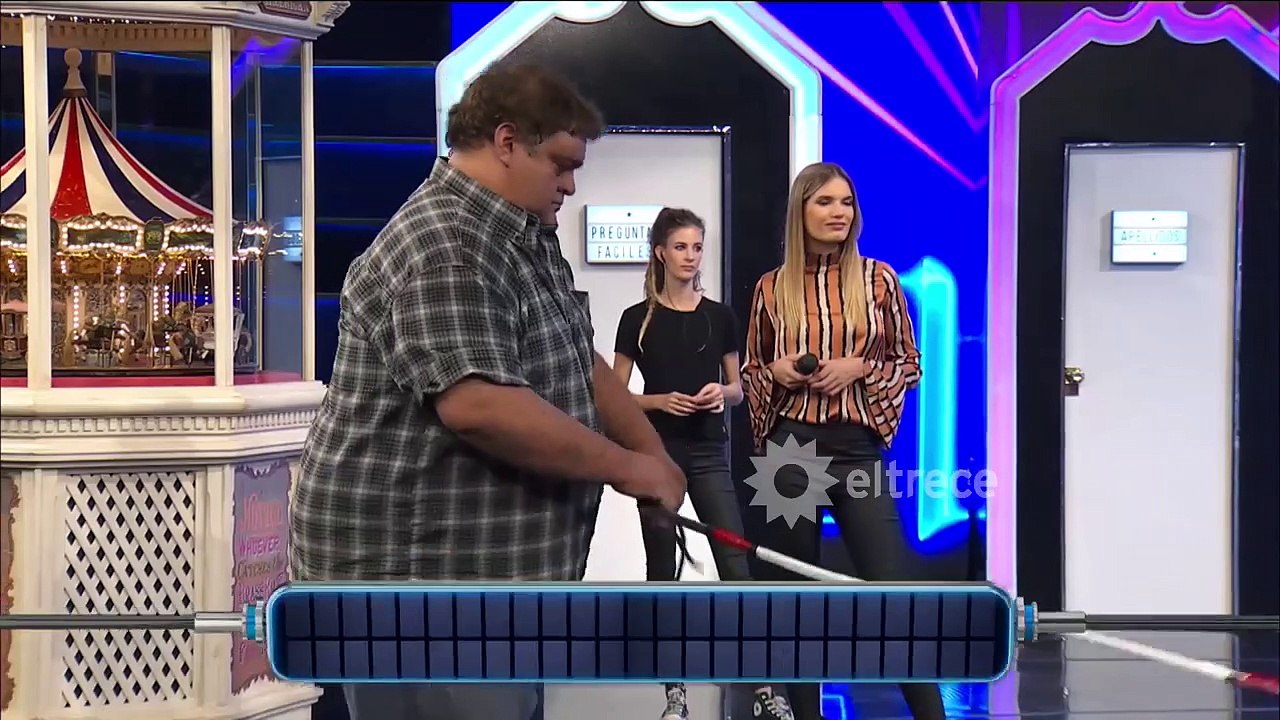Varios grandotes intentaron mover al campeón y nadie pudo ¡Mirá cómo pasan de a uno!