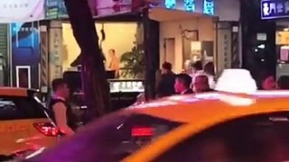 CHINA : MAN shot by Gangster escapes in Super car