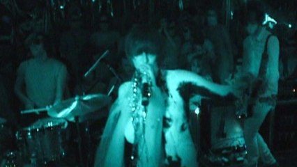 Yeah Yeah Yeahs - Kiss, Kiss