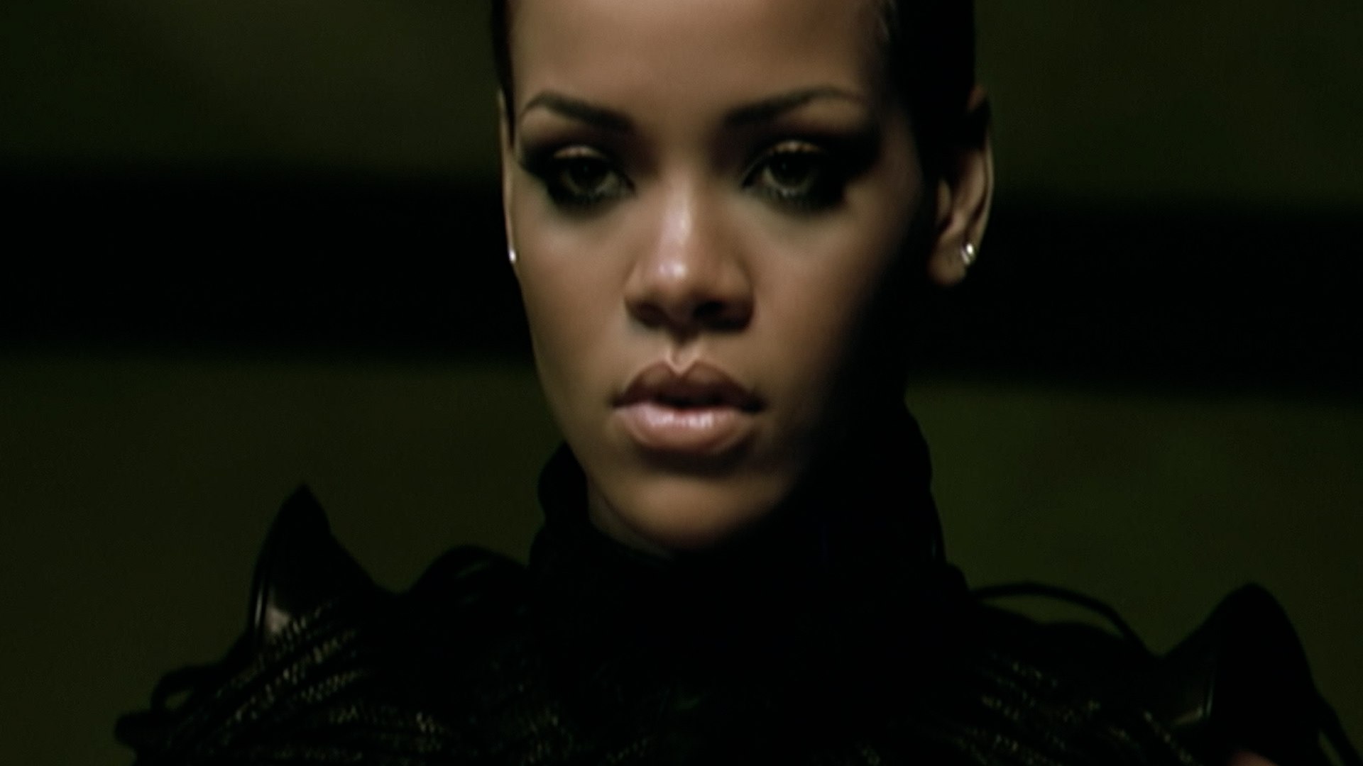 Rihanna - Russian Roulette (Live at Saturday Night Live 2009) on Vimeo