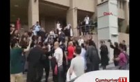 İzmir'de Nuriye Gülmen ve Semih Özakça için sessiz eylem yapan avukatlara polis müdahalesi