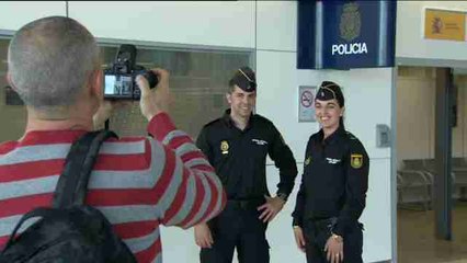 La Policía ayuda a parir a una mujer que acababa de aterrizar en Barajas