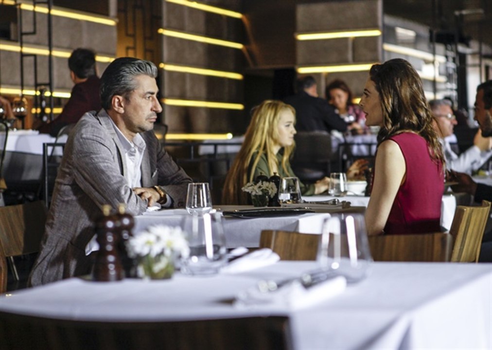 مسلسل حطام الحلقة 1 مترجم