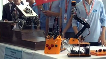 Lise Öğrencilerinden ’Yengeç Robot’