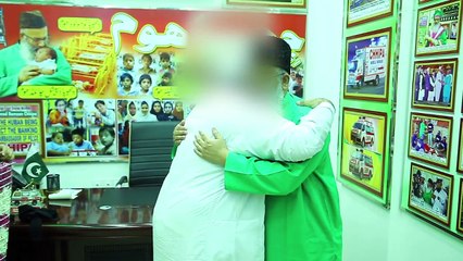 Ramzan Chhipa hands over an abandoned Baby to a #childless couple she was found by #ChhipaJhoola.