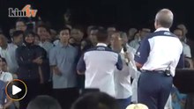 电影制作人在纳吉面前被袭击