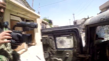 La GoPro de ce journaliste le sauve d'un sniper de l’État islamique