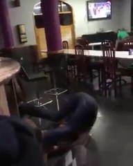 Et c'est là que tu sais qu'il est l'heure de quitter le bar... FAIL