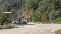 Tunceli - Polis Kontrol Noktasına Intihar Saldırısı Düzenlemek Isteyen Terörist Öldürüldü- 4
