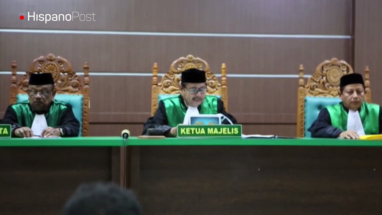 Tribunal de Indonesia condena a pareja homosexu...