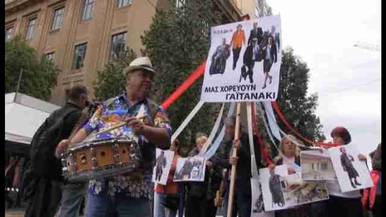 Grecia vive la primera huelga general del año contra los nuevos recortes