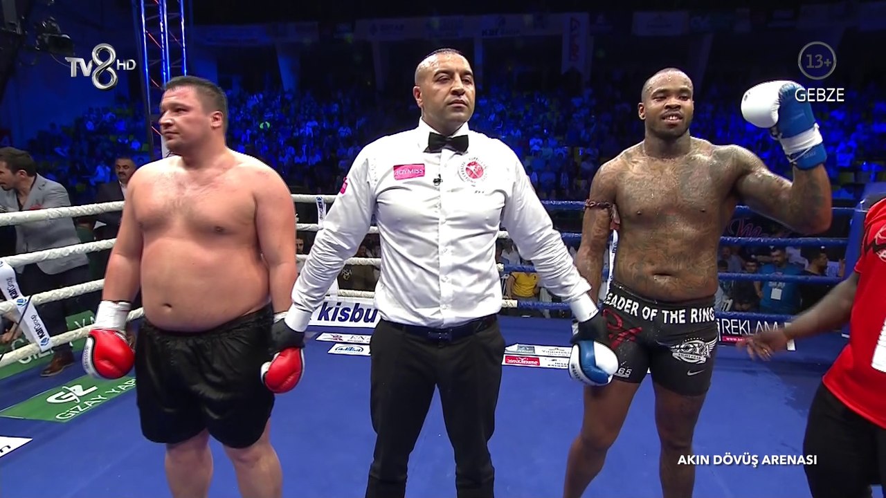 Mert Akın - Sergio Pique AKIN DÖVÜŞ ARENASI (13Mayıs2017)