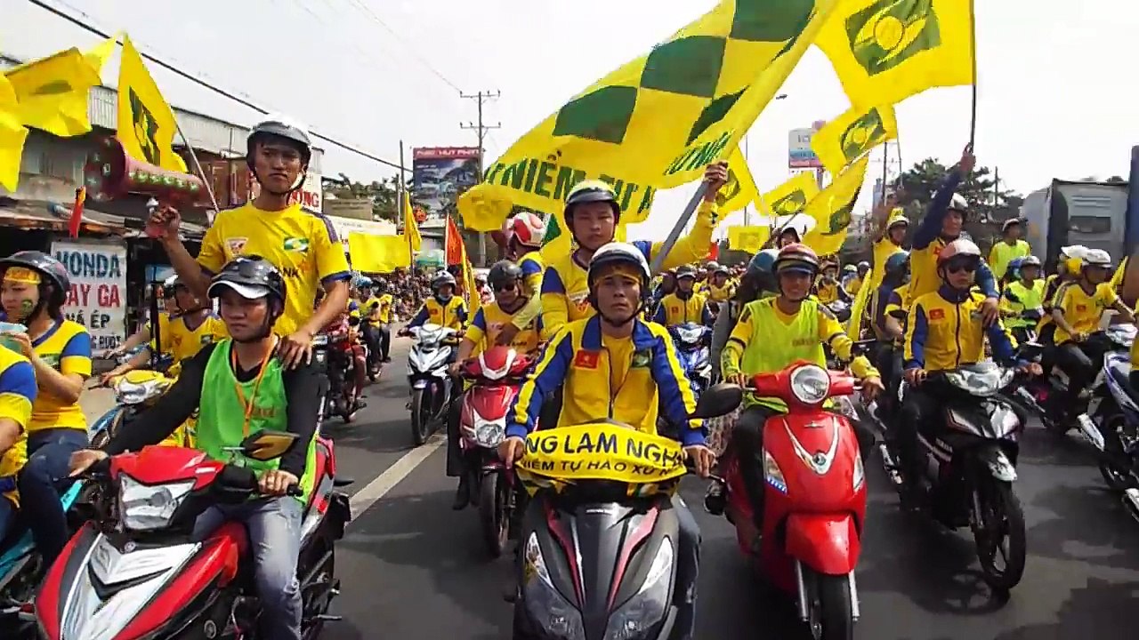 Fan SLNA đại náo Bình Dương (10/3/2016) - Songlamplus.vn
