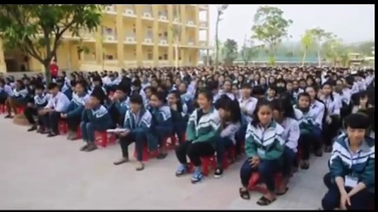 Phi Sơn làm từ thiện