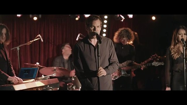 Michael C. Hall - Lazarus Performansı (David Bowie Cover)