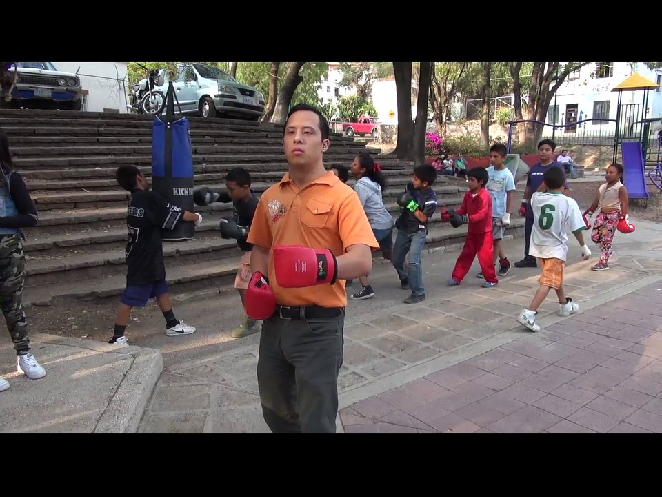 El kiosco de Marfil alberga a niños y jóvenes en las jornadas de activación física a través del boxeo.