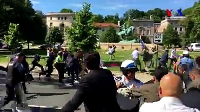 Seguranças atacam manifestantes