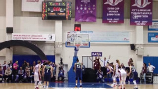 Şampiyon Yakın Doğu Üniversitesi Kupasını Aldı (1)