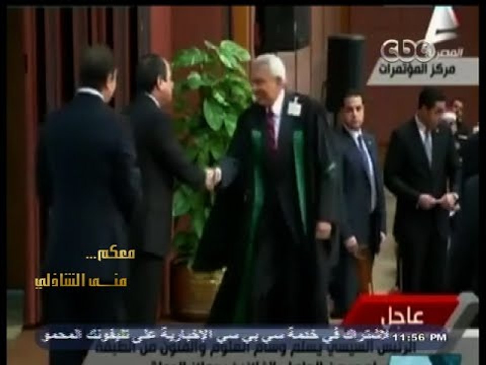 #معكم_منى_الشاذلي | شاهد لحظة منح السيسي للدكتور حسام كامل وسام العلوم
