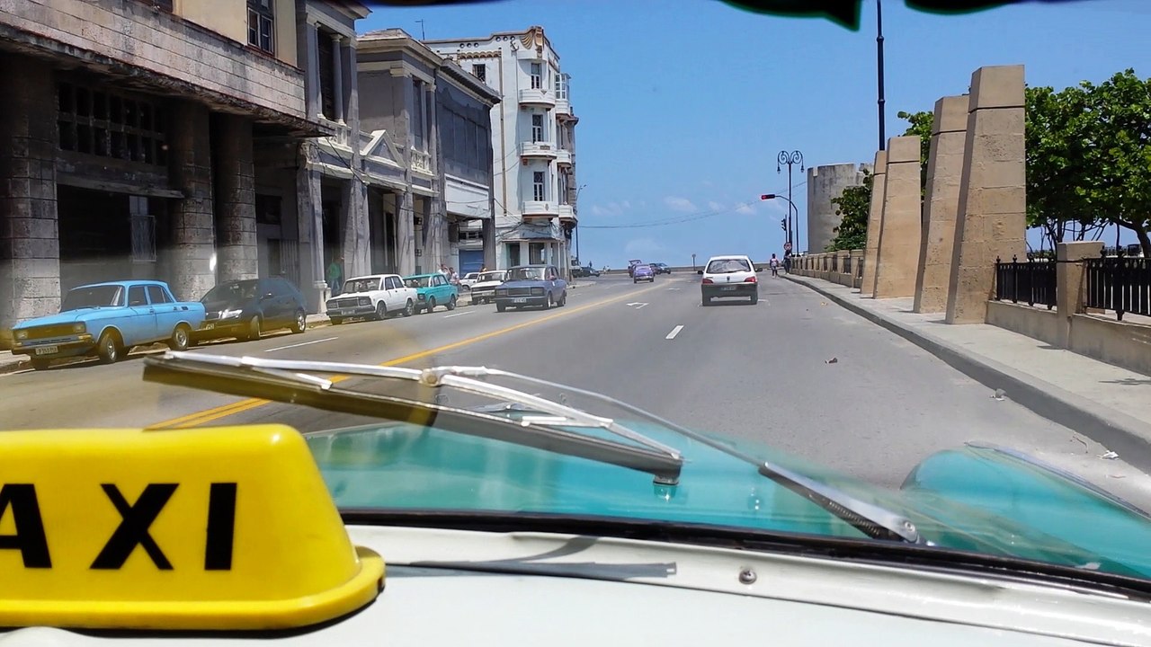 Balade dans les rue de La Havane en Chevrolet