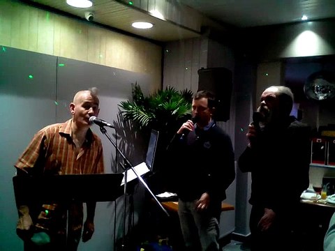 Alex et Philippe interprètent Les copains d'abord ! de Georges Brassens