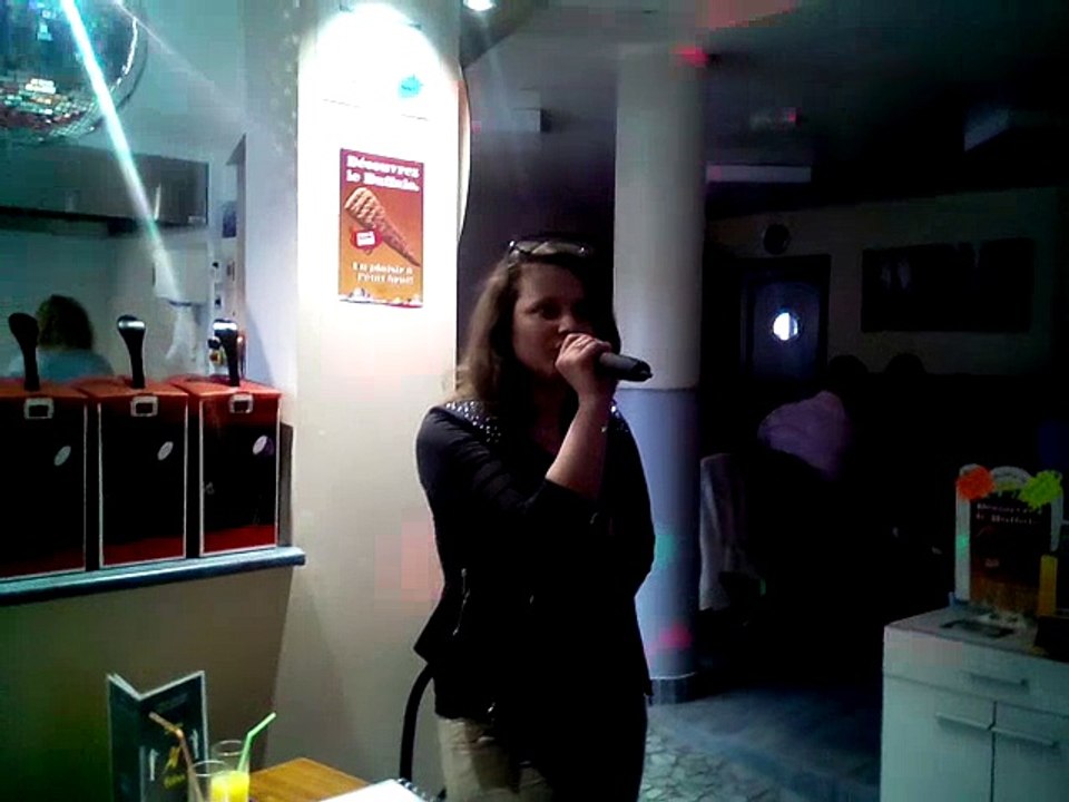 Amandine interprète "Femme de couleur" de Shy'm