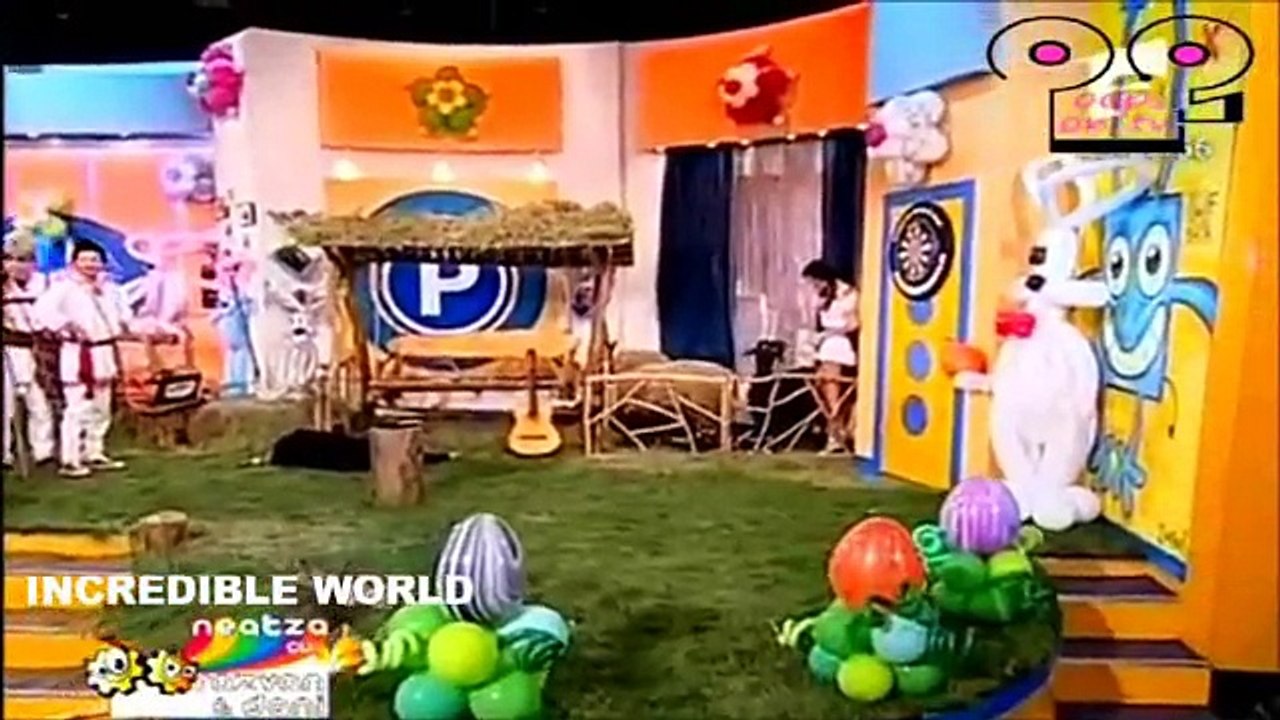 Keçiden Süt Sağarken Memeleri Dalgalanan Kadın