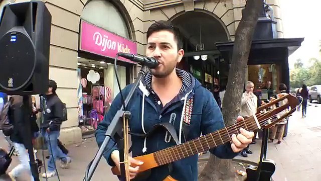 ARTISTA CALLEJERO: MÚSICA FOLKLORE LATINOAMERICANO , PLAZA DE ARMAS, SANTIAGO DE CHILE