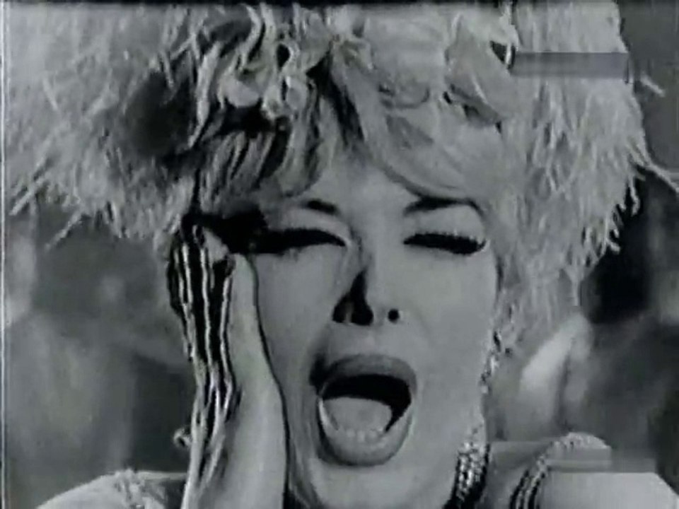 Coccinelle - Twist & Twist (Chanson Originale) (Extrait de film, Interpol Attaque) (1964)