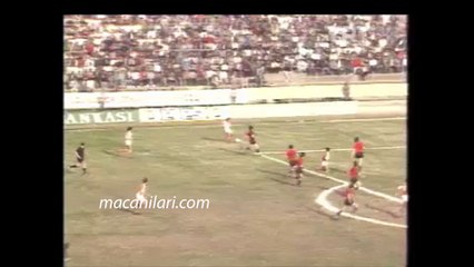 Download Video: 19.03.1989 - 1988-1989 Turkish 1st League Matchday 28 Adanaspor 4-0 Eskişehirspor (Only 2nd, 3rd and 4th Goals)