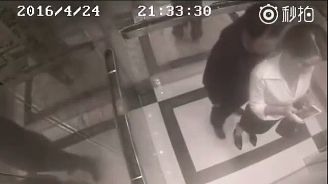 В лифте застал девушку одну, хотел было пристать… Но то что было дальше>>>