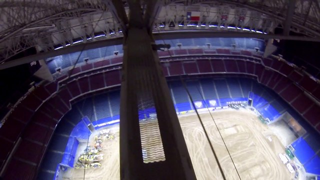 Sauter en BASE Jump depuis le toit du NRG Stadium