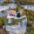 Cette maison dans les nuages est incroyable - Eglise orthodoxe en Georgie