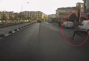 Dikkatsizliğinin Kurbanı Oluyordu
