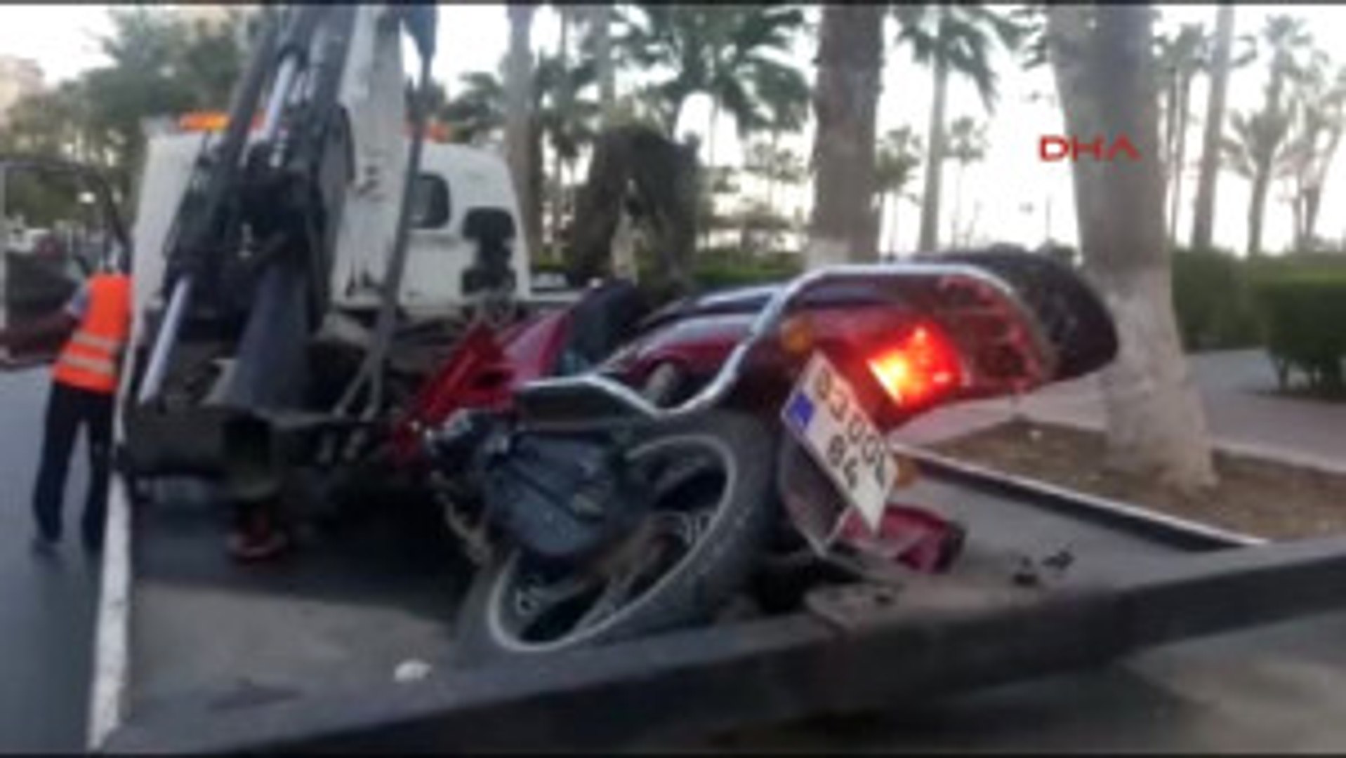 Mersin Motosiklet Yayaya Çarptı: 1 Ölü, 1 Yaralı - Dailymotion Video