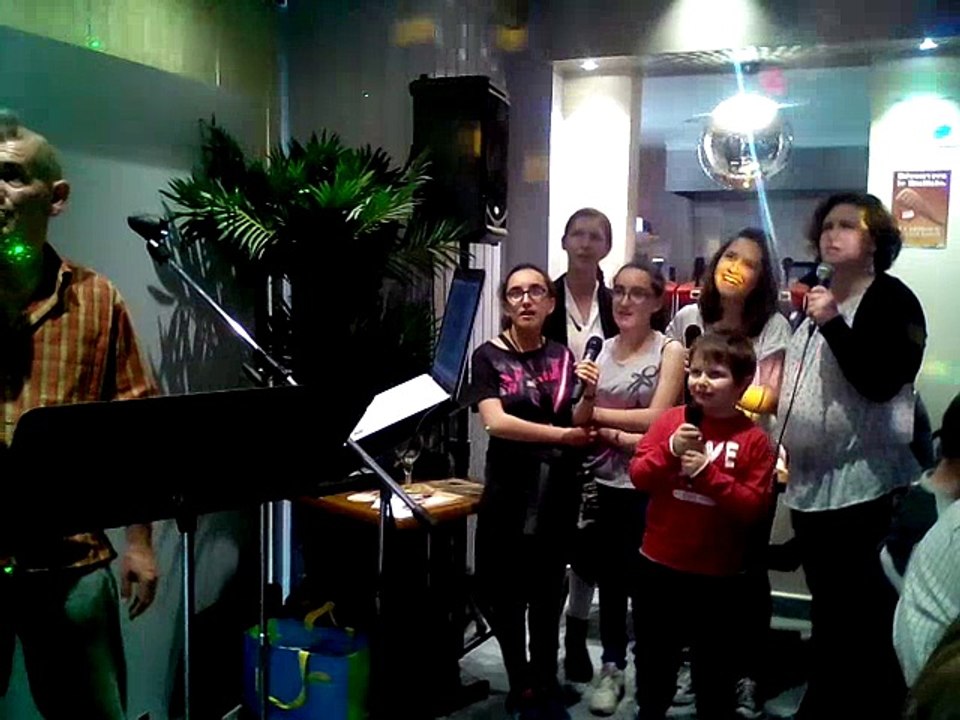 La Holaind's Family interprète "Un homme debout" de Claudio Capeo