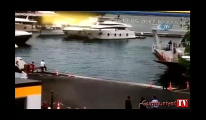 Arabalı vapurun lüks yata çarpma anı kamerada